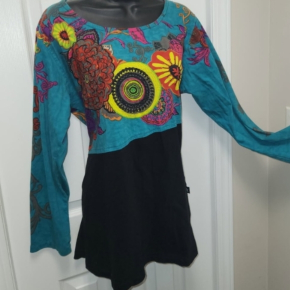 Leopards & Roses Colorful Top. - Picture 3 of 11